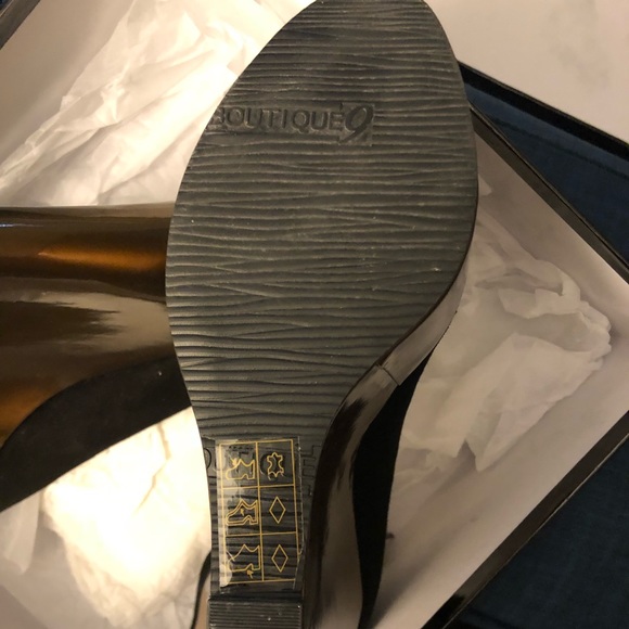 Boutique 9 Nine West black and gold wedges - Picture 3 of 6